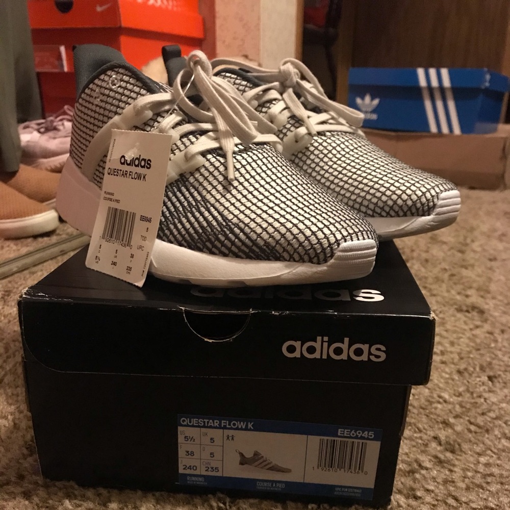 NWT&B Adidas Questar Flow